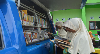 KUNJUNGAN PERPUSTAKAAN KELILING PEMKAB JOMBANG DI MTsN 11 JOMBANG